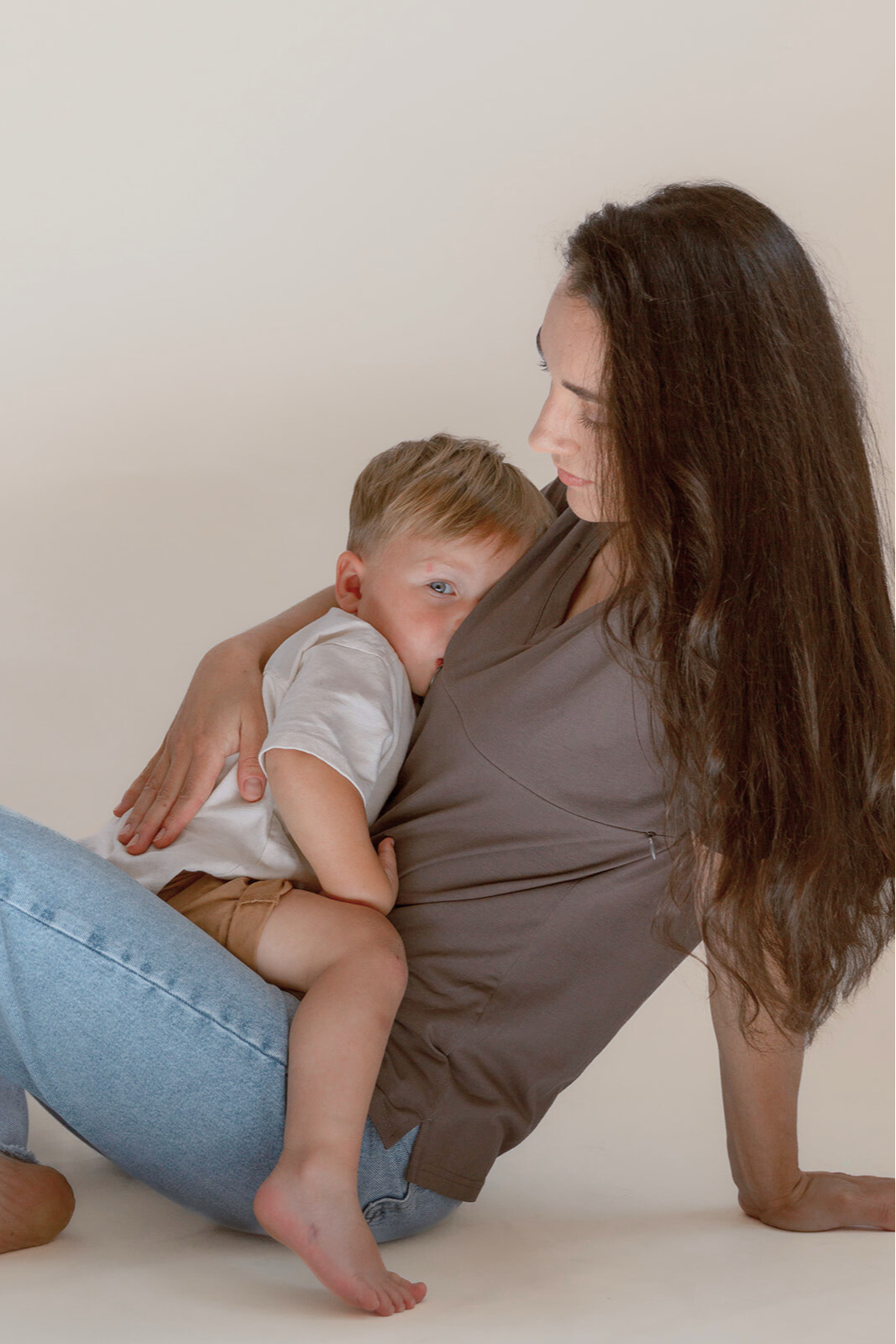 FINAL SALE V-Neck Full Zip Breastfeeding Tee - Gray