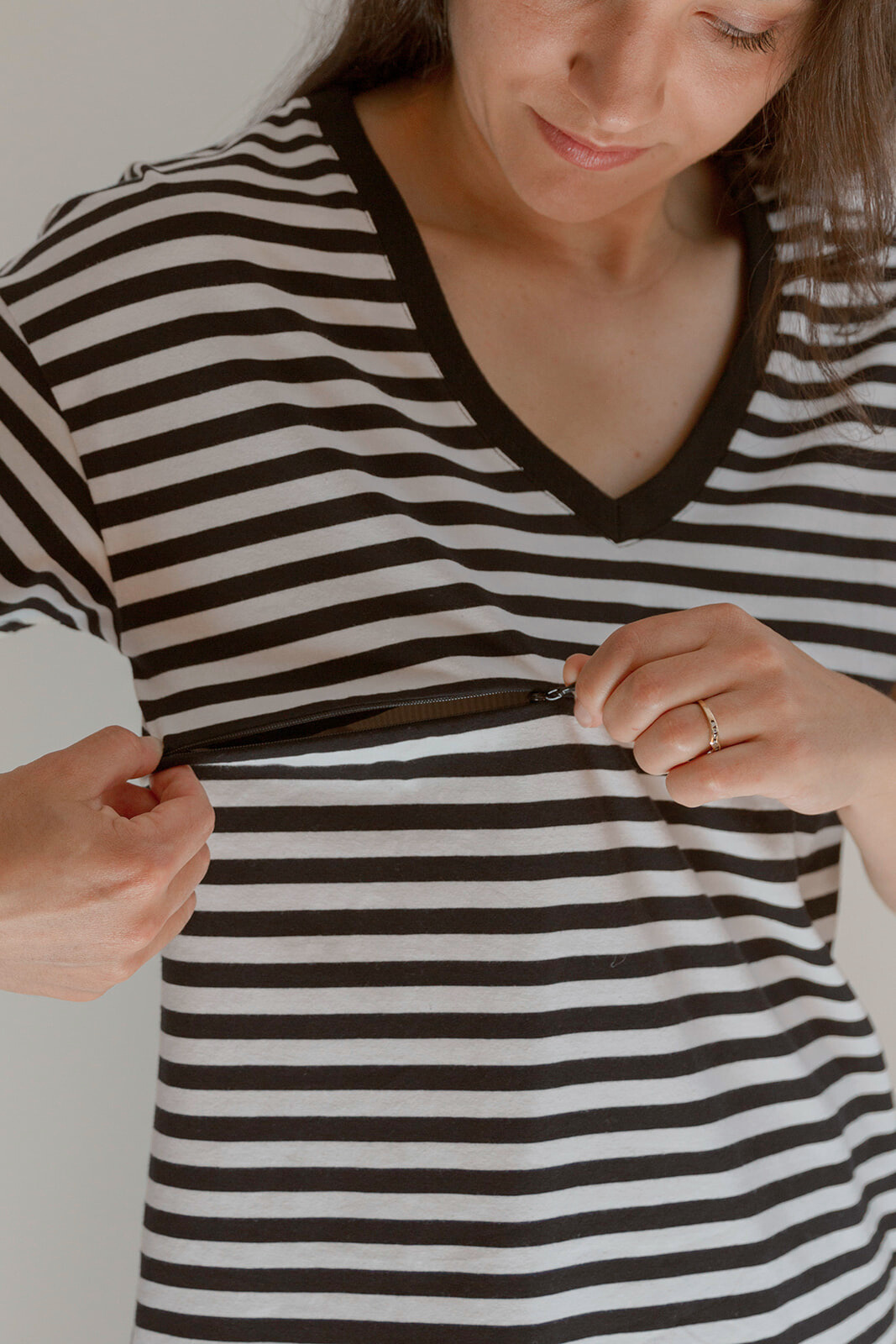 FINAL SALE V-Neck Full Zip Breastfeeding Tee - Gray