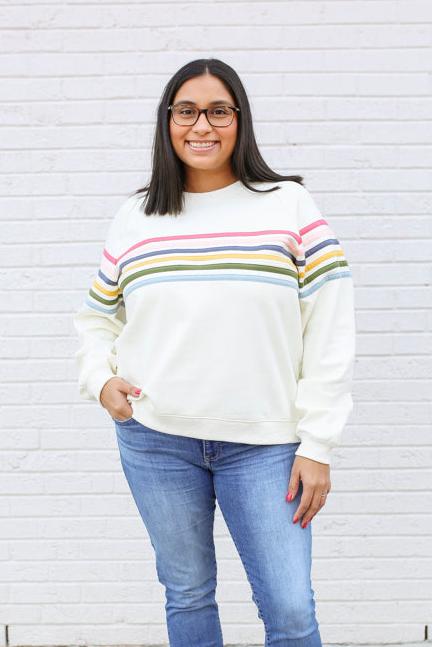 Breastfeeding-friendly fall outfits for nursing and pumping moms