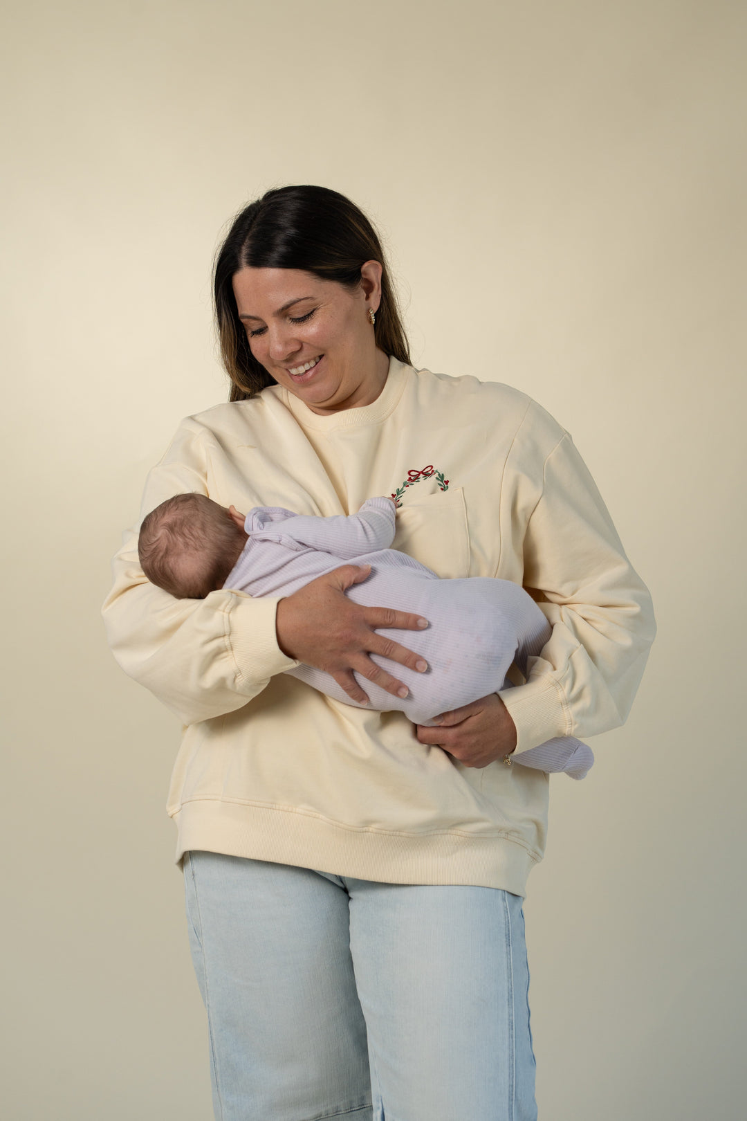 Christmas Breastfeeding Outfits: Cute & Cozy Ideas for Moms