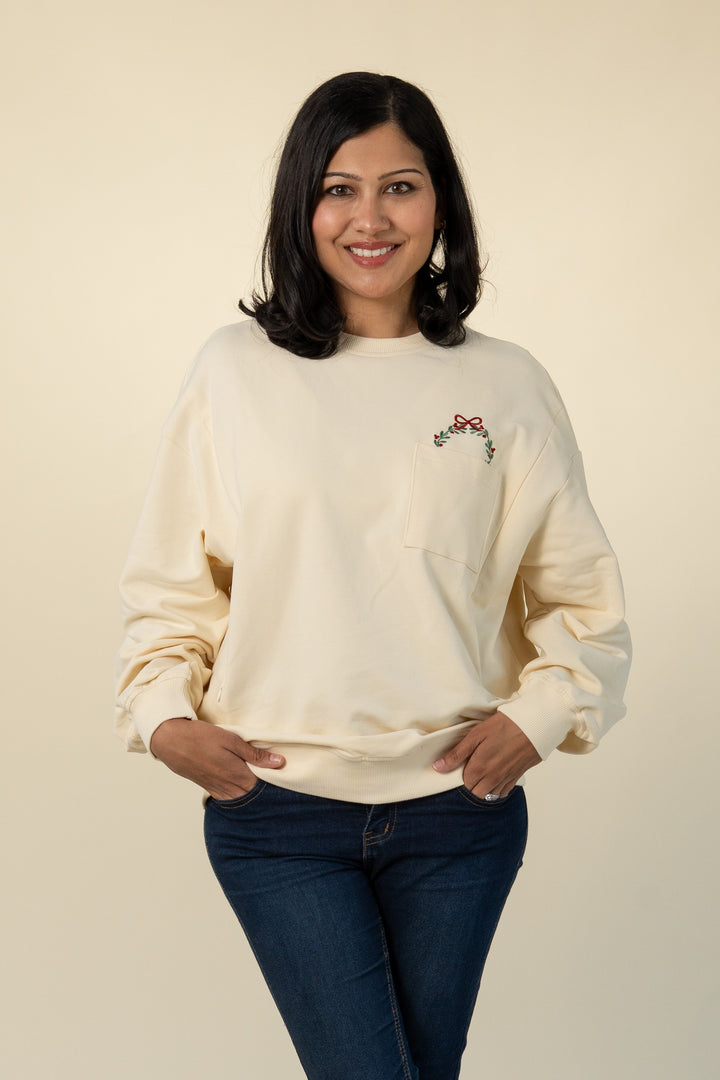 Holiday relaxed-fit breastfeeding sweatshirt in Cream – Movemama