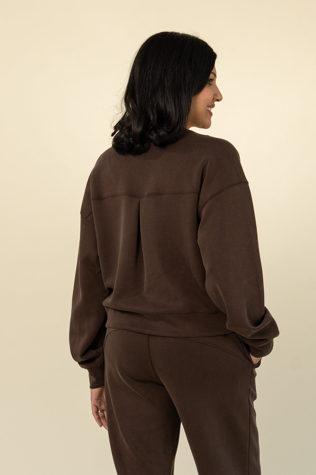 Luxe breastfeeding lounge crewneck in Chocolate – Movemama