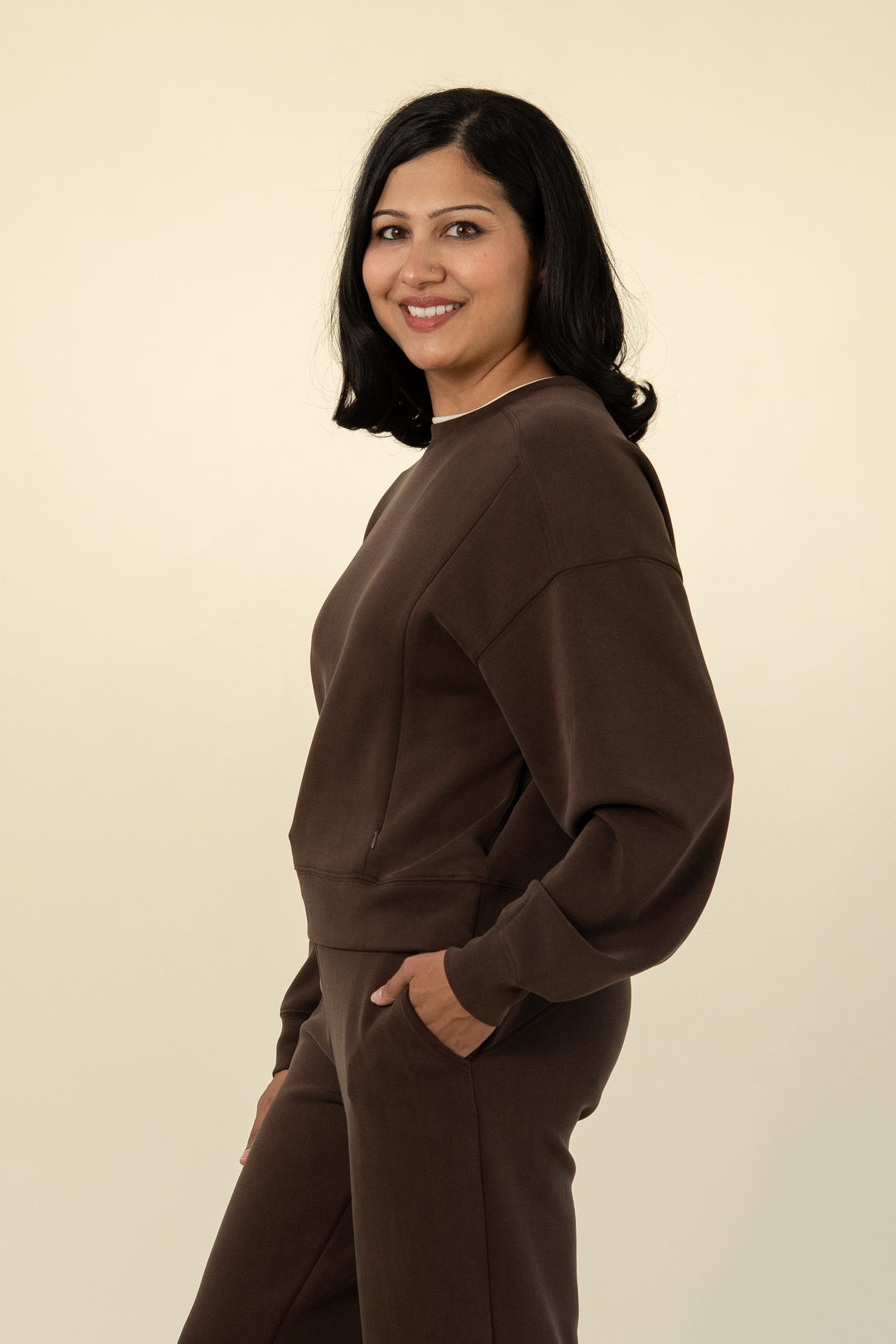 Luxe breastfeeding lounge crewneck in Chocolate – Movemama