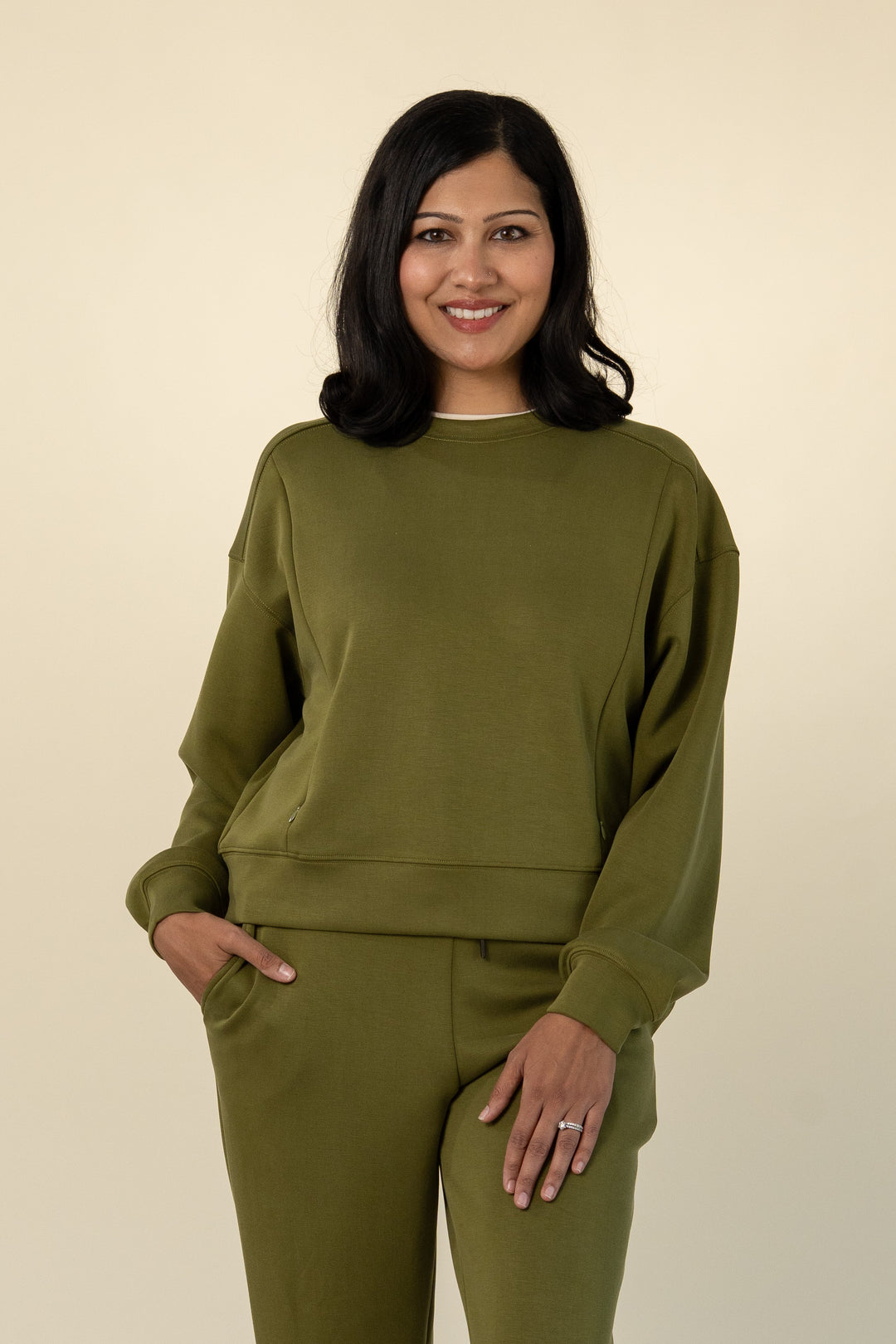 Luxe breastfeeding lounge crewneck in Olive – Movemama