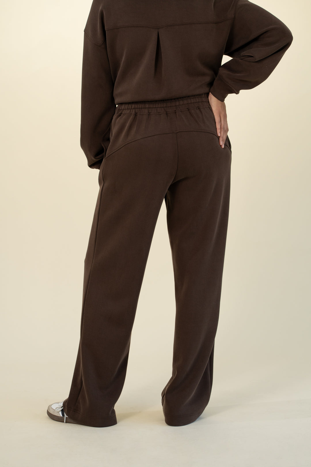 Luxe wide-leg lounge pants in Chocolate – Movemama