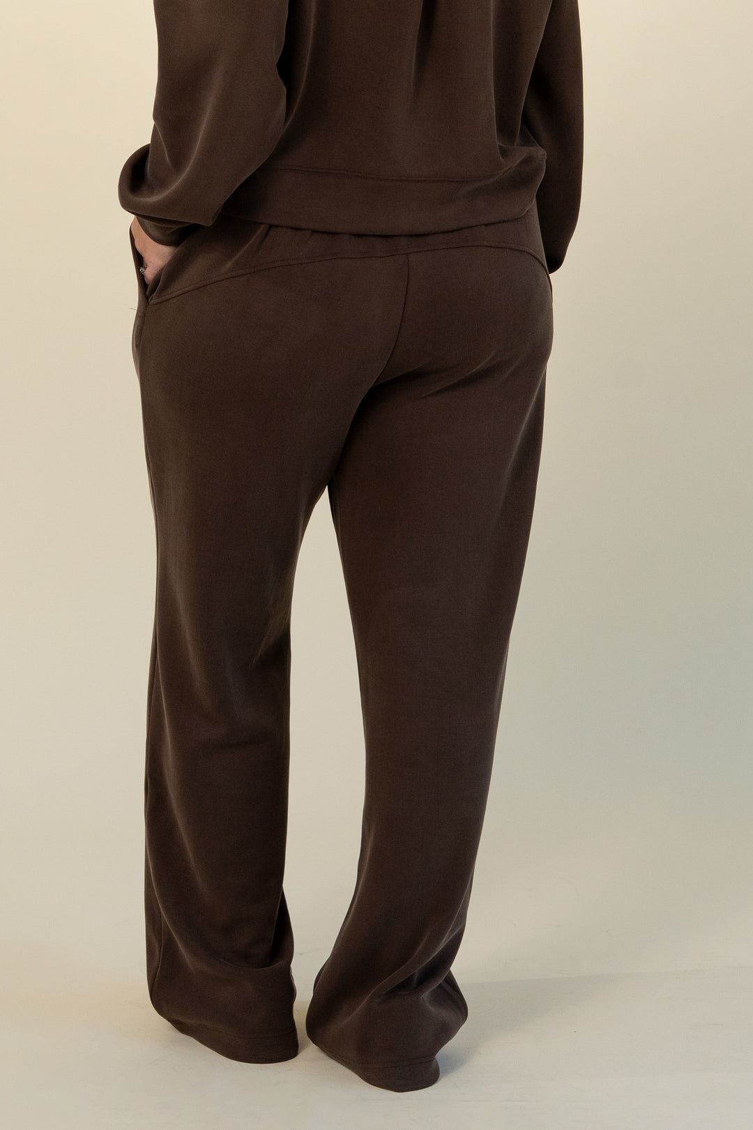Luxe wide-leg lounge pants in Chocolate – Movemama