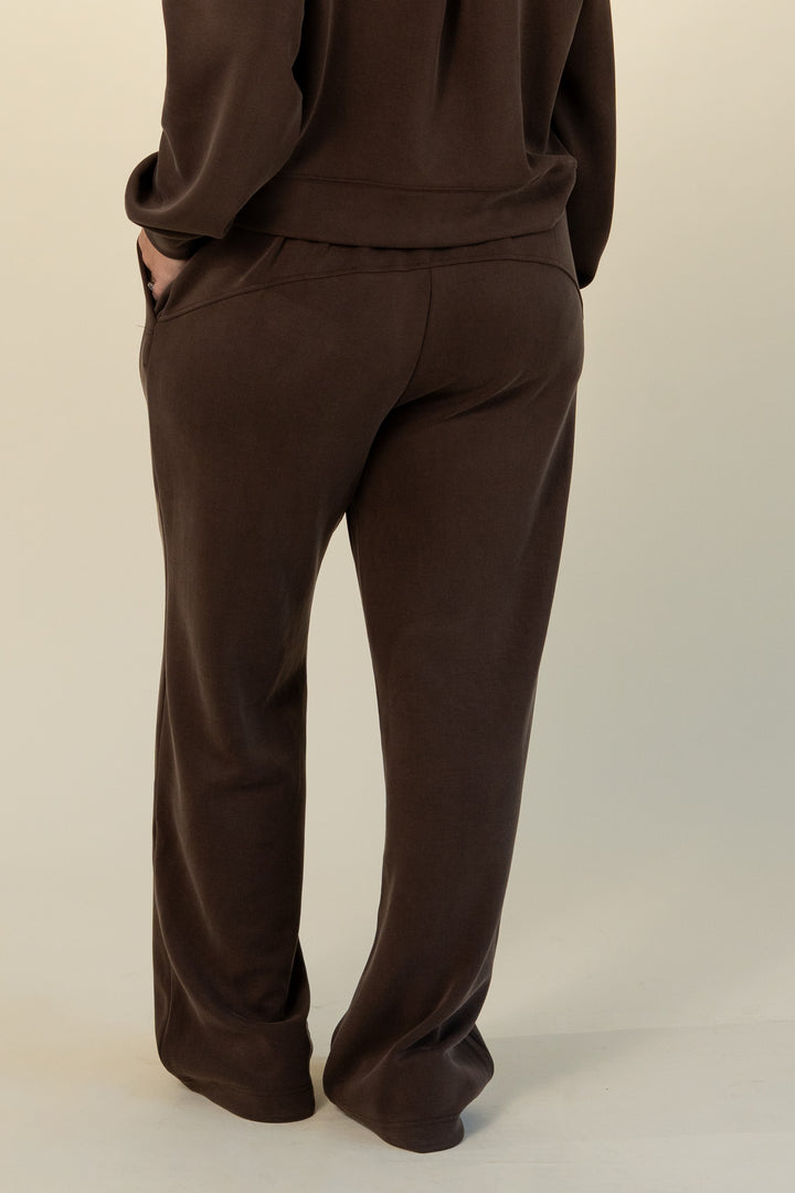 Luxe wide-leg lounge pants in Chocolate – Movemama