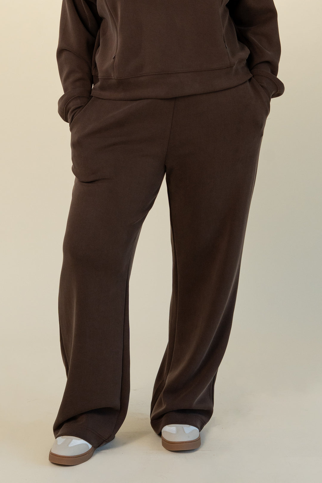 Luxe wide-leg lounge pants in Chocolate – Movemama