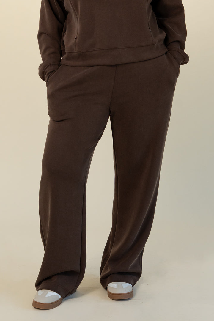 Luxe wide-leg lounge pants in Chocolate – Movemama