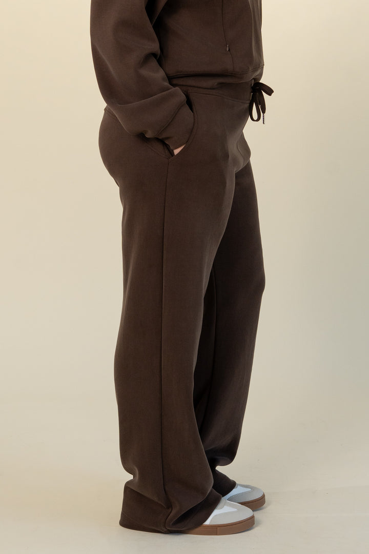 Luxe wide-leg lounge pants in Chocolate – Movemama