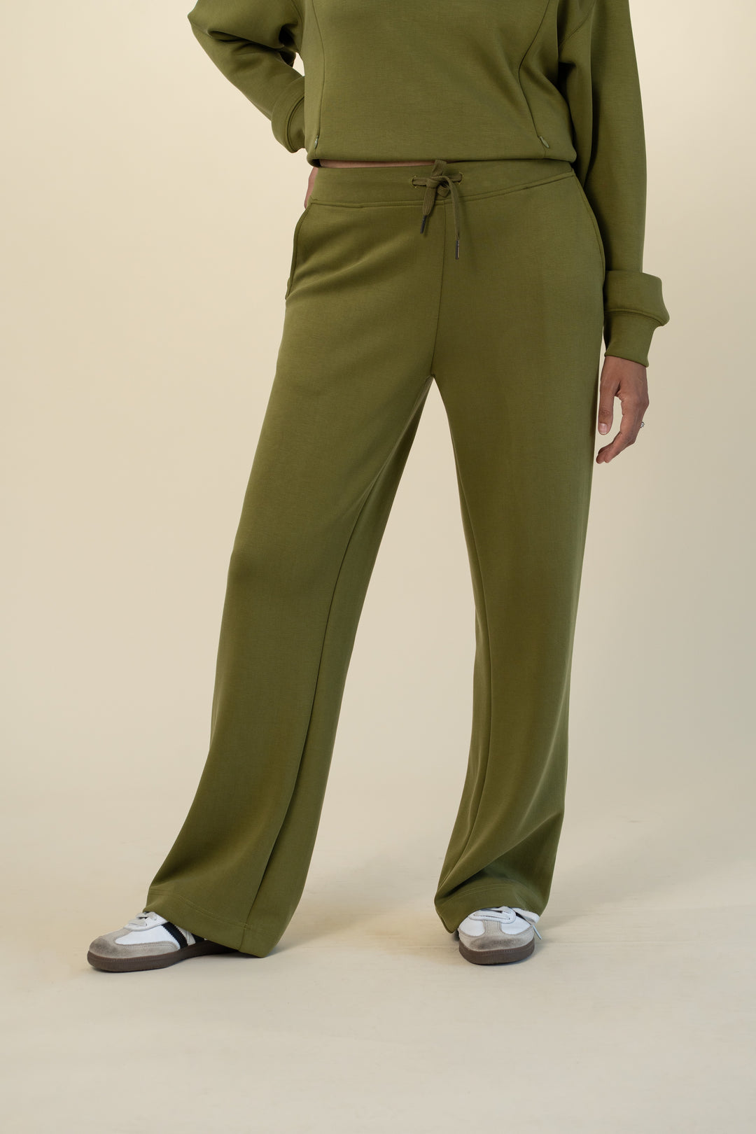 Luxe wide-leg lounge pants in Olive – Movemama