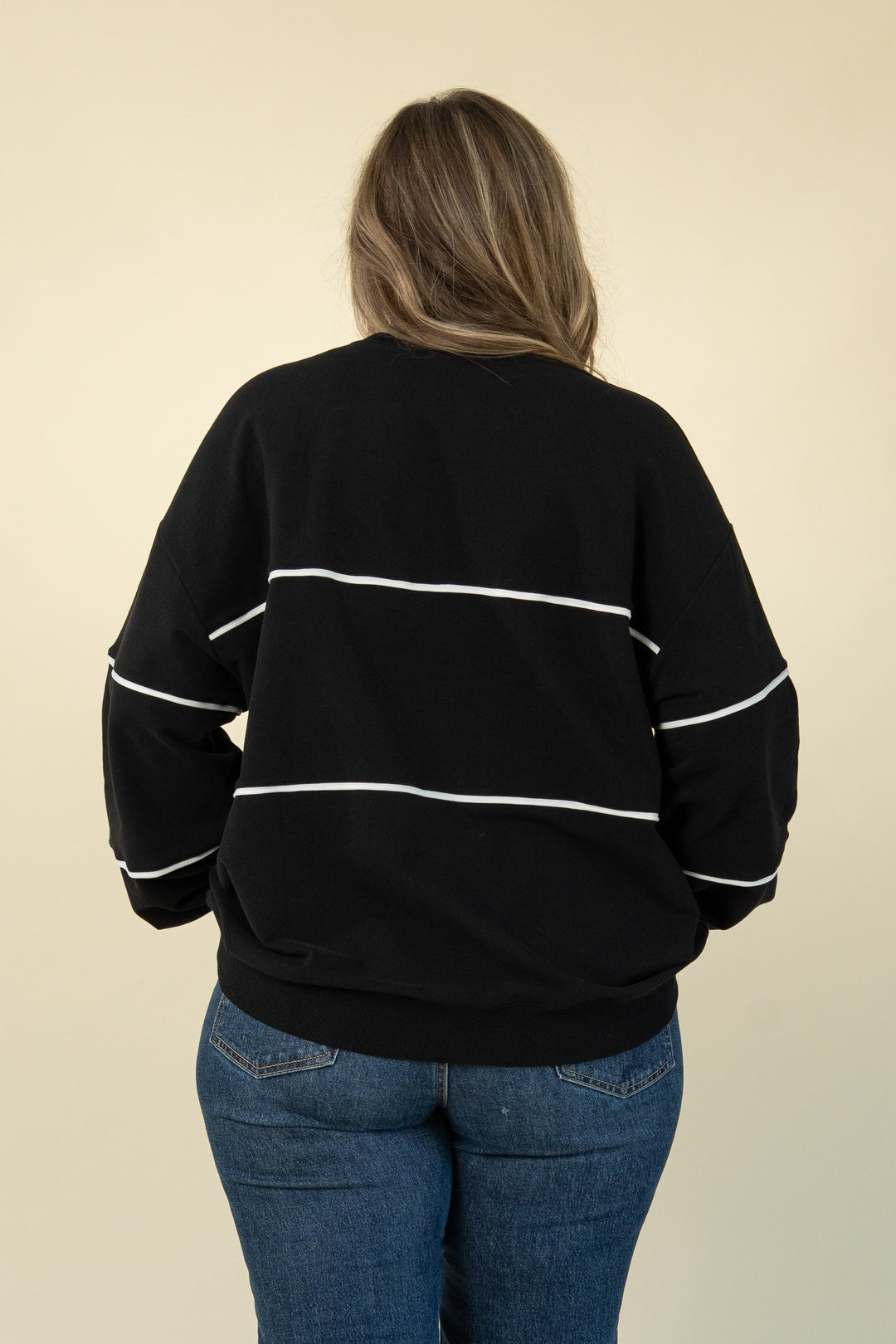 Relaxed-fit invisible-zip breastfeeding sweatshirt with piping in Black – Movemama