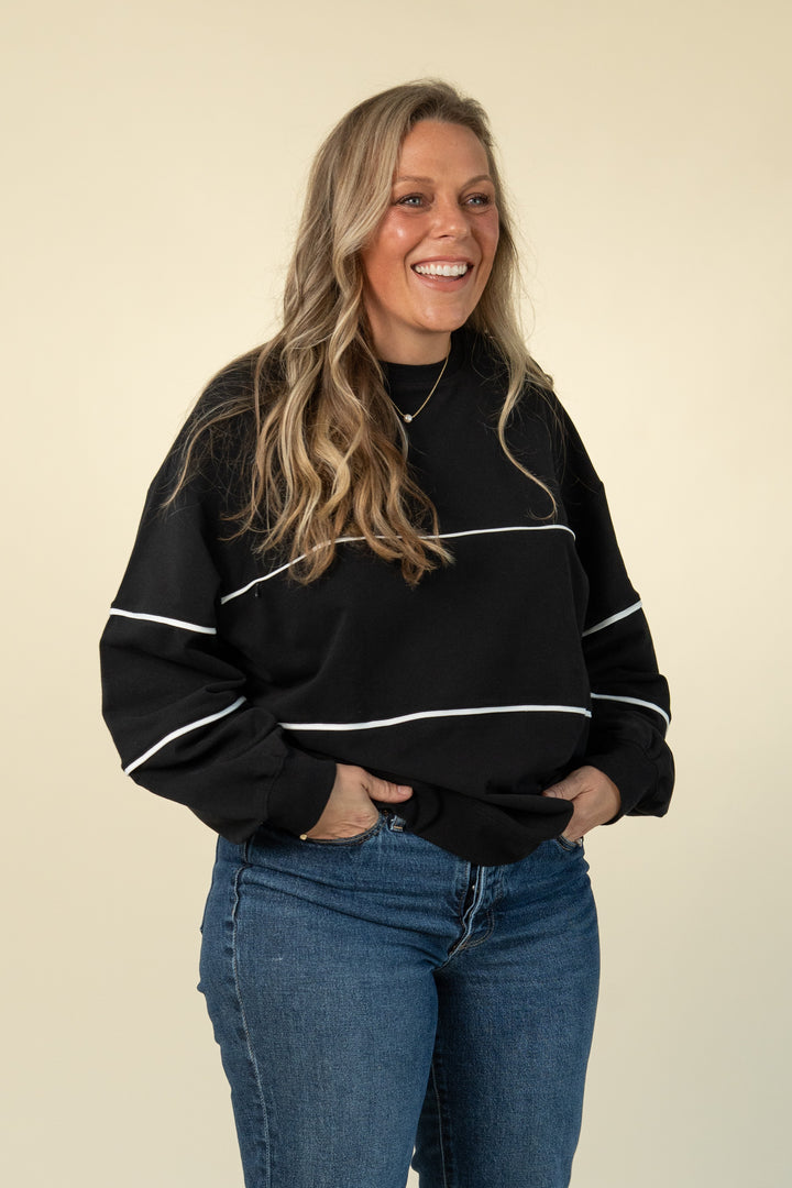 Relaxed-fit invisible-zip breastfeeding sweatshirt with piping in Black – Movemama