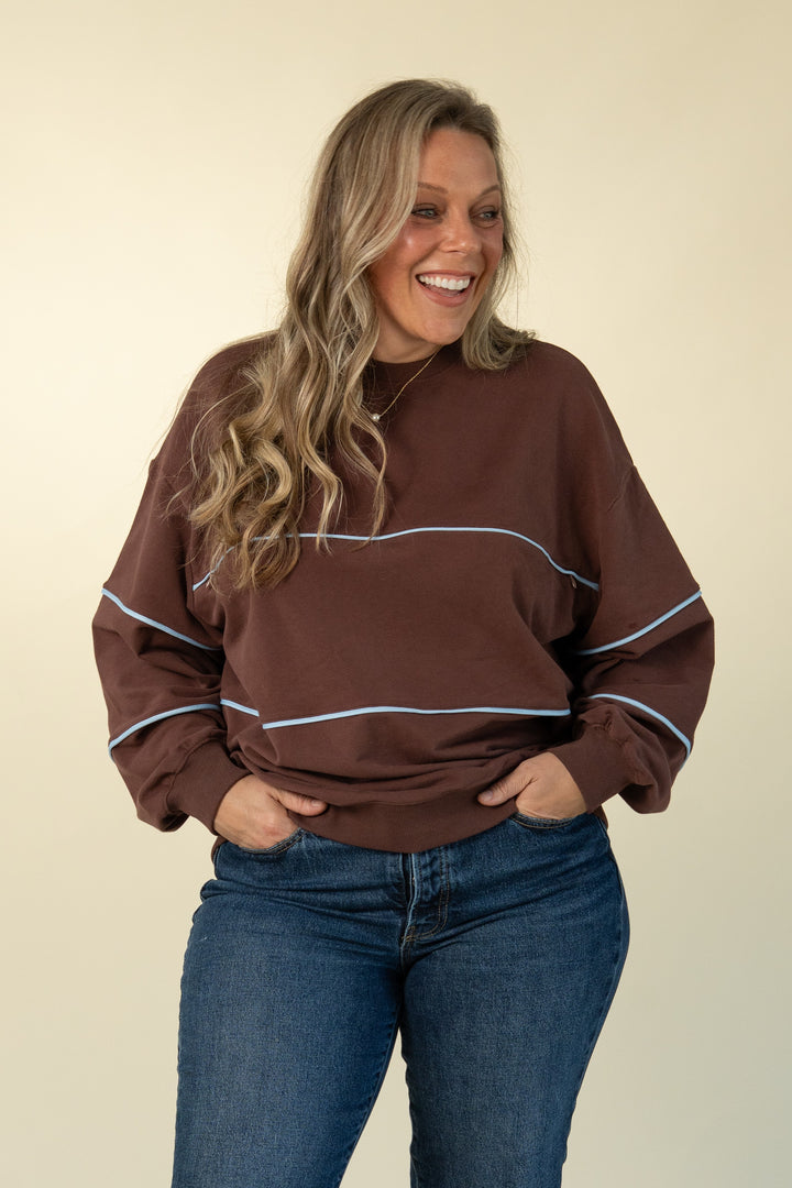 Relaxed-fit invisible-zip breastfeeding sweatshirt with piping in Chocolate and Powder Blue – Movemama