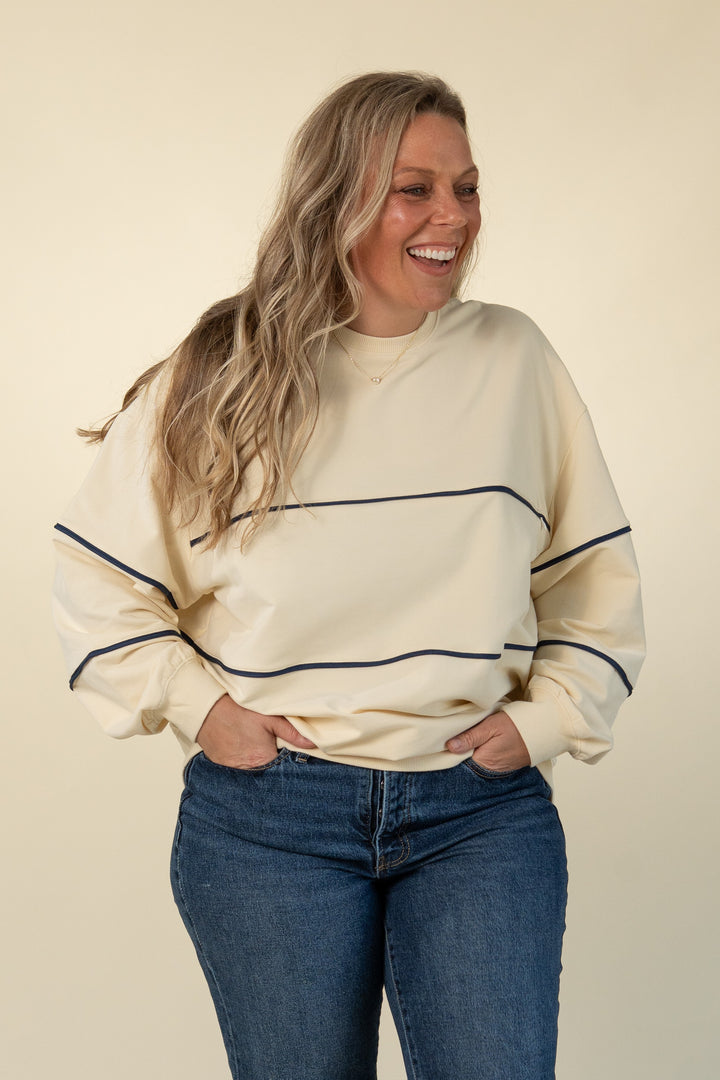 Relaxed-fit invisible-zip breastfeeding sweatshirt with piping in Cream and Navy – Movemama