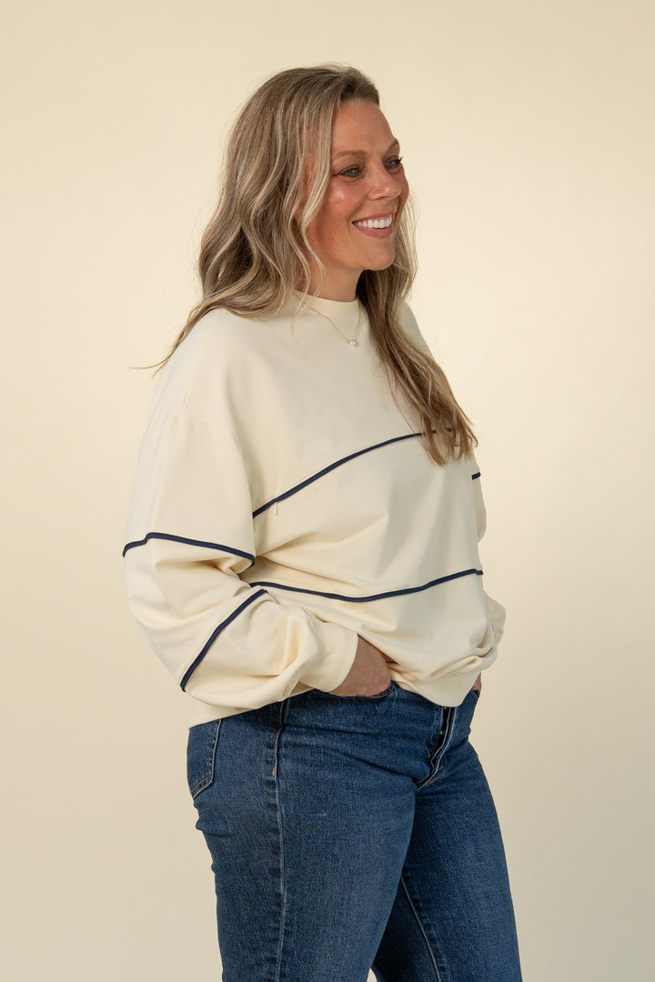 Relaxed-fit invisible-zip breastfeeding sweatshirt with piping in Cream and Navy – Movemama