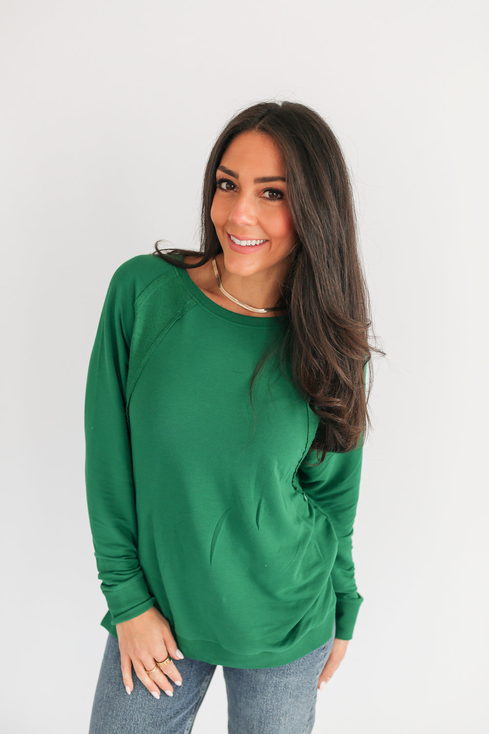 Free-flowing lightweight long-sleeve breastfeeding top – Movemama