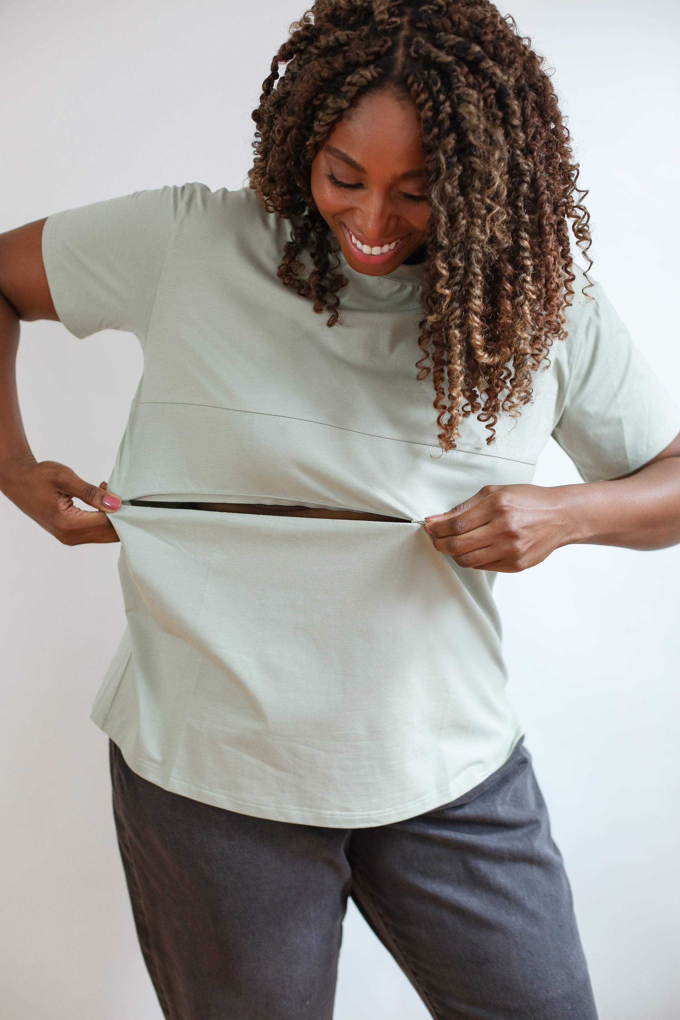 Full-Zip Breastfeeding Tee | Movemama Nursing Apparel